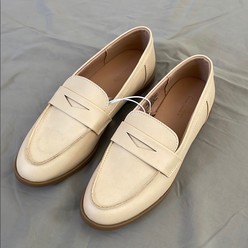 Old Navy Cream Loafers Slip-Ons